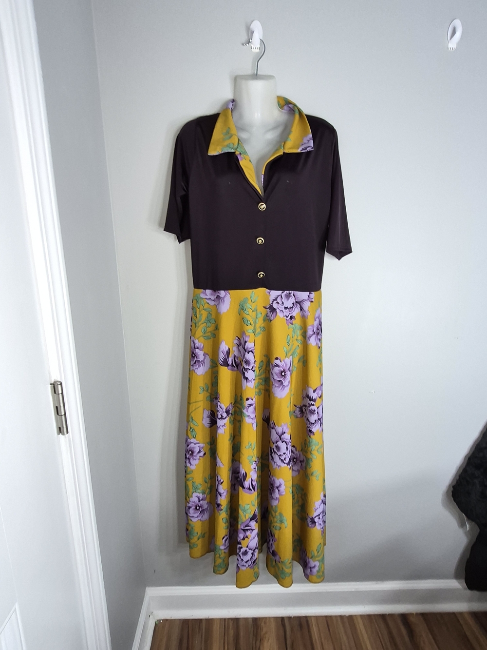Elegant Two-Tone Floral Collared Maxi Dress in Yellow and Black